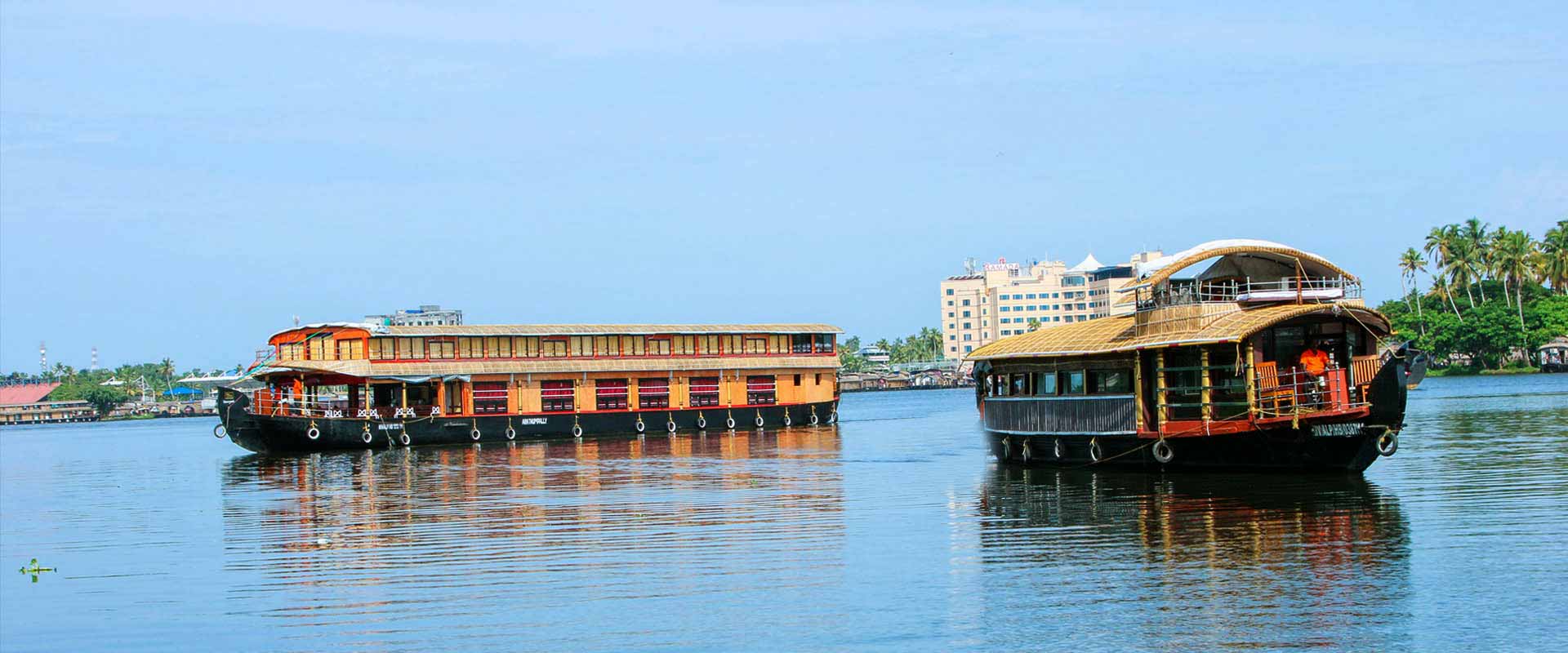 Ska Muskat House Boat