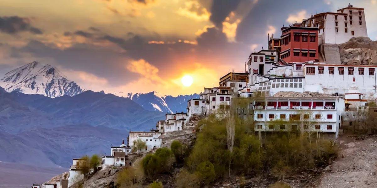 Himalayan Saga photo 2