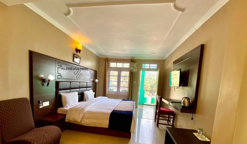 Green Hotel photo 2