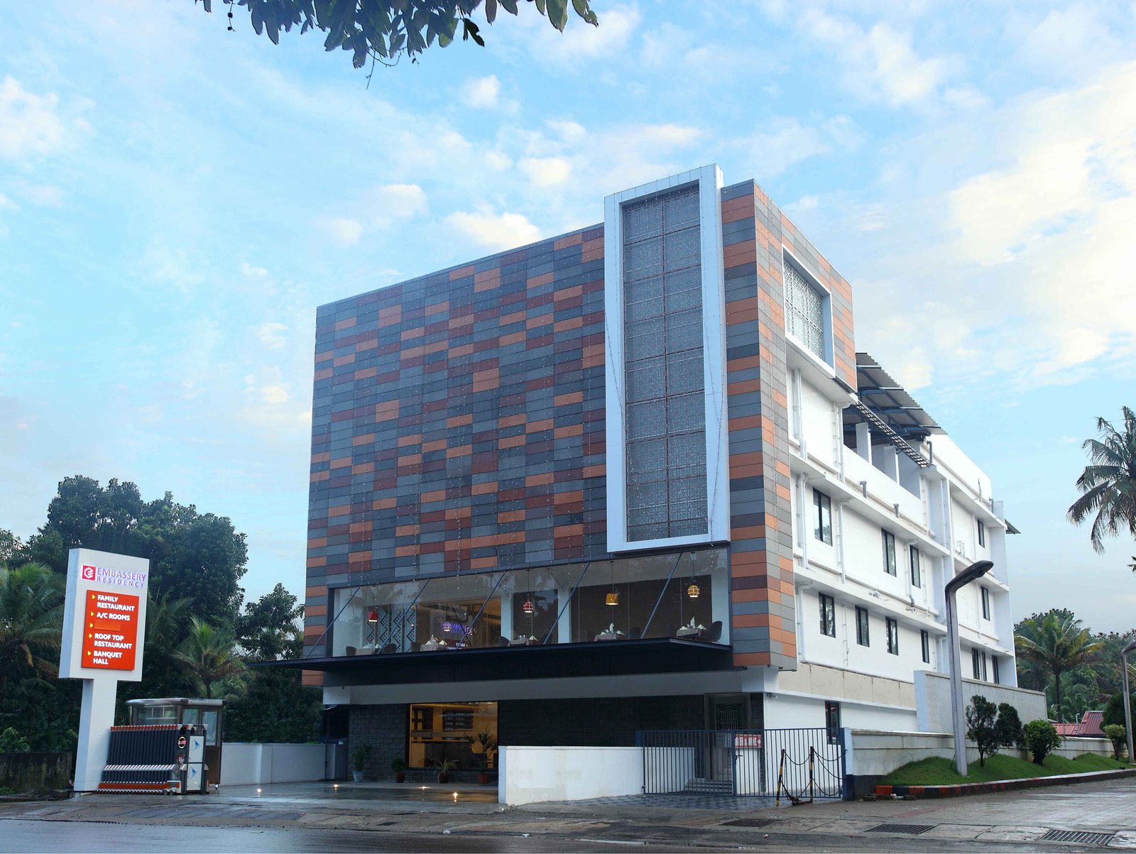 EMBASSERY RESIDENCY photo 3